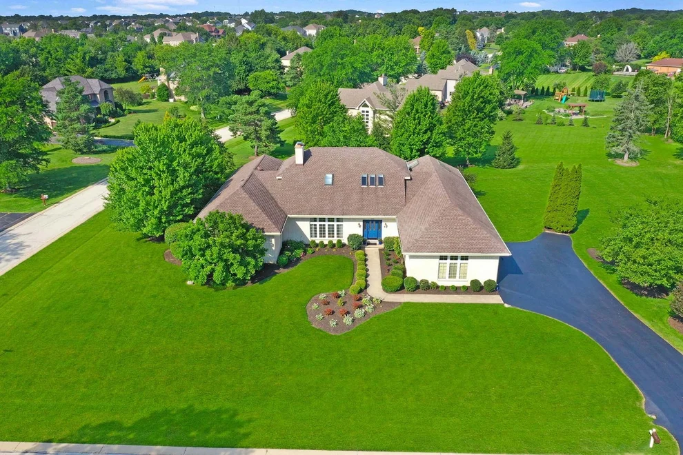 Unit for sale at 185 Peregrine Lane, Hawthorn Woods, IL 60047