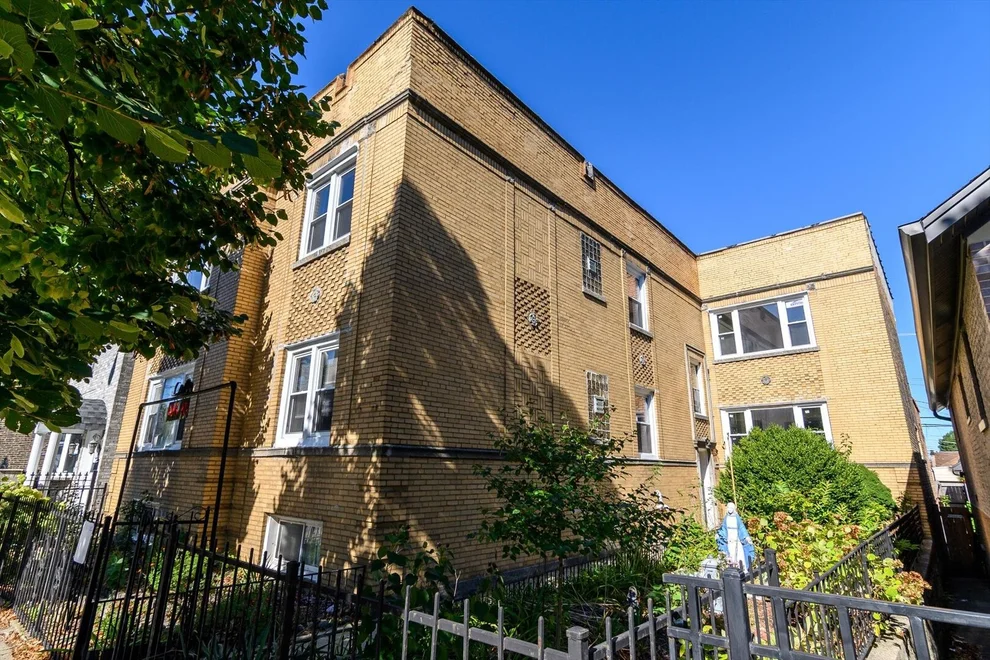 Unit for sale at 646 W 35th Street, Chicago, IL 60616