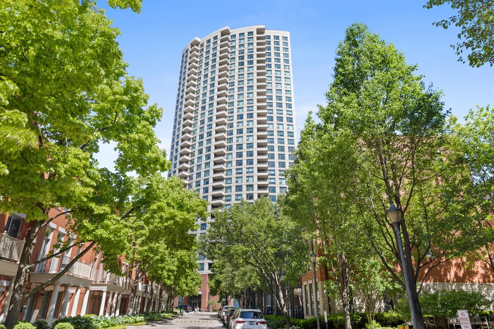 Unit for sale at 501 N Clinton Street, Chicago, IL 60654