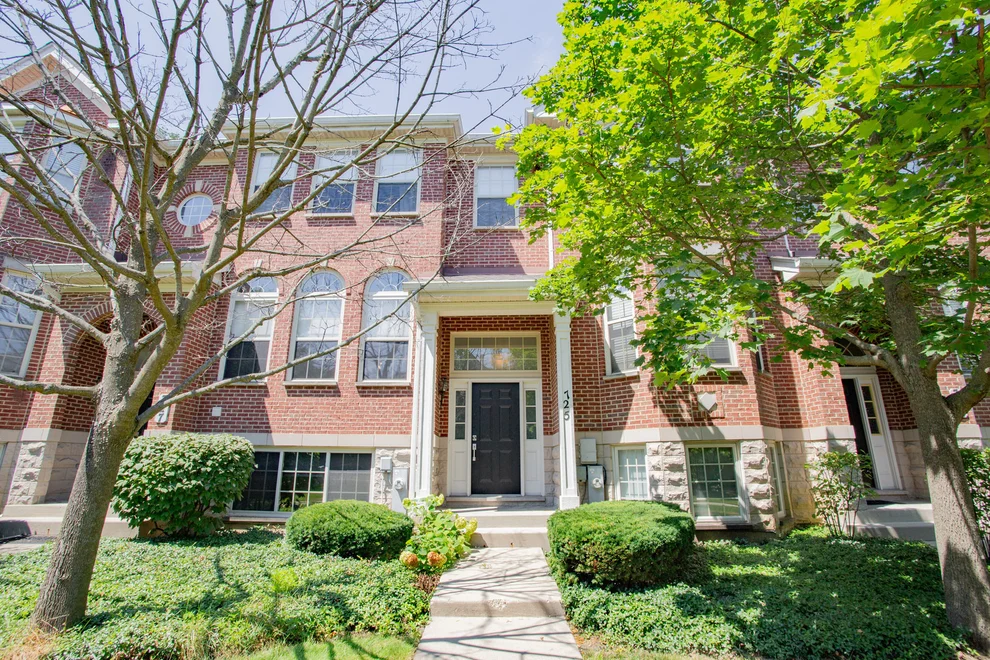 Unit for sale at 725 Prestwick Lane, Wheeling, IL 60090