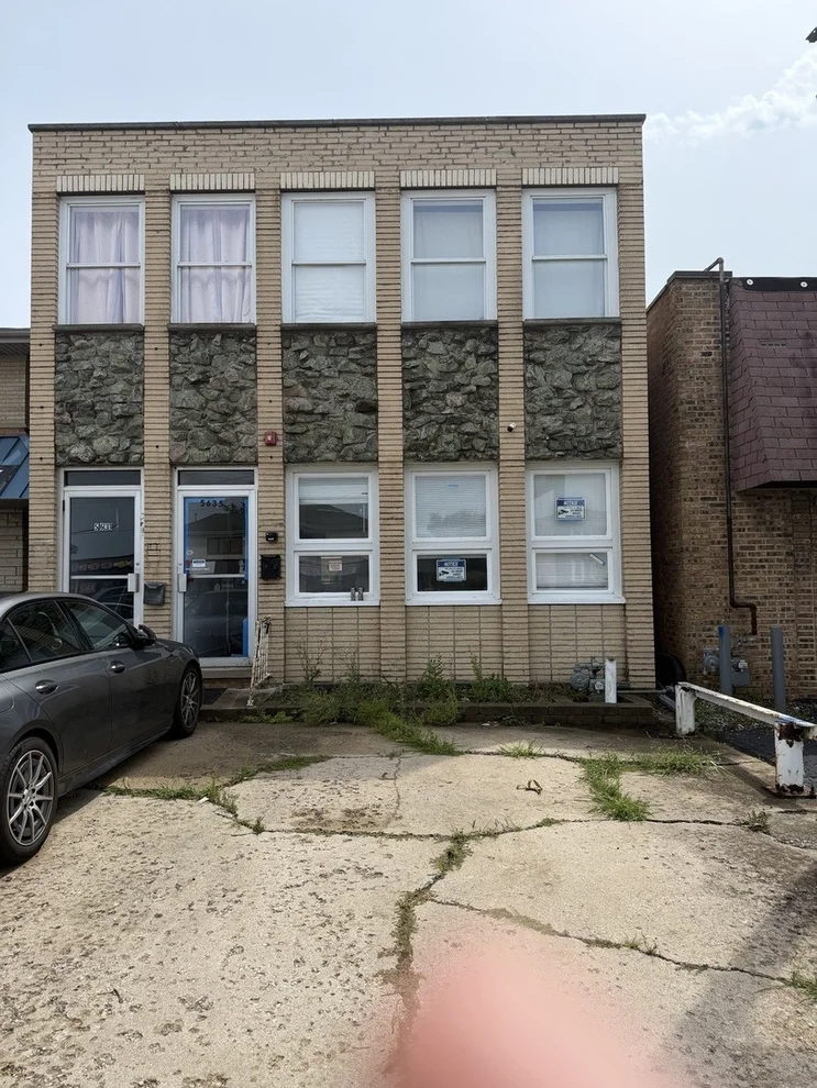 Unit for sale at 5635 W 79th Street, Burbank, IL 60459