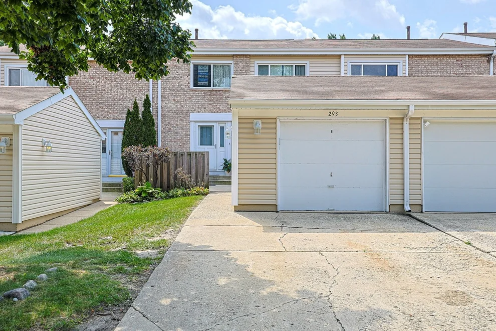 Unit for sale at 293 Barclay Drive, Glendale Heights, IL 60139