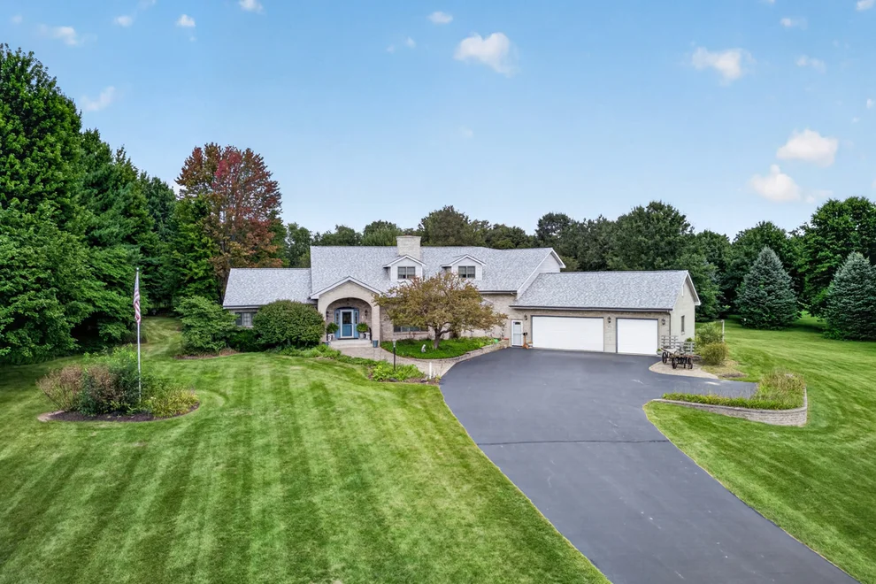 Unit for sale at 1646 Valley View Road, Belvidere, IL 61008