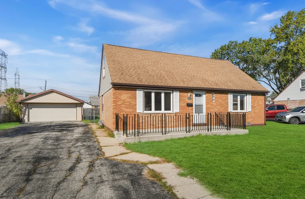 Unit for sale at 8208 S Oak Park Avenue, Burbank, IL 60459