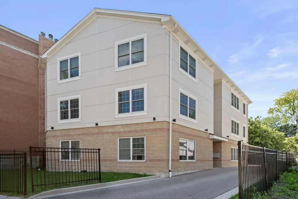 Unit for sale at 7441 N Rogers Avenue, Chicago, IL 60626