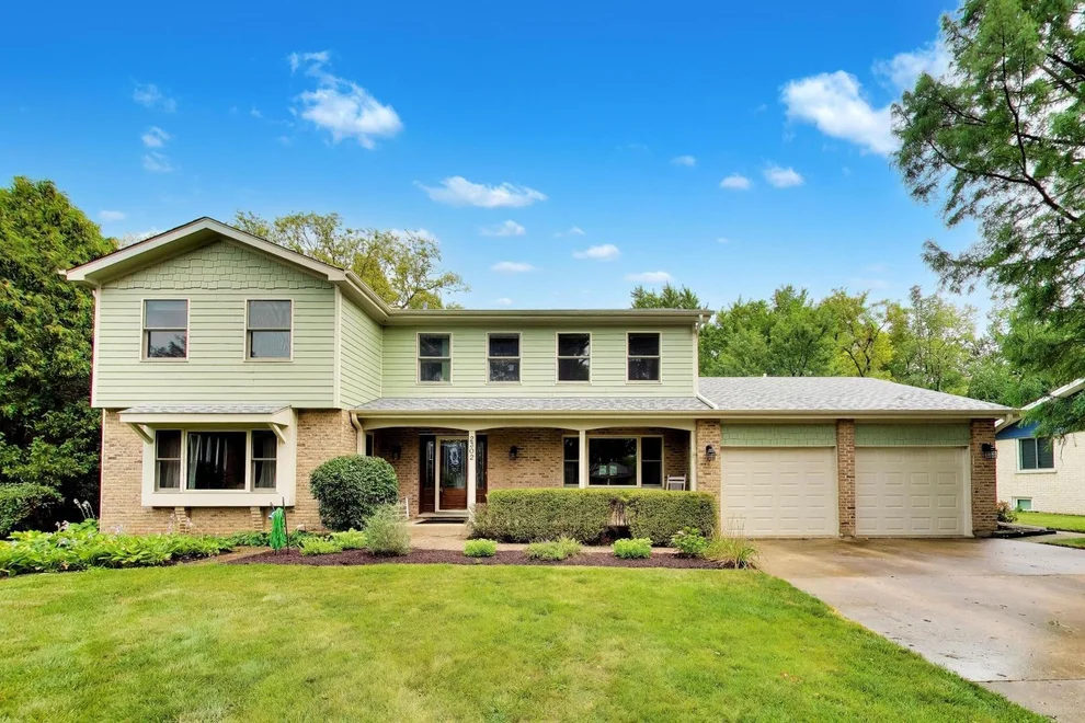 Unit for sale at 2302 Lisa Court, Palatine, IL 60067