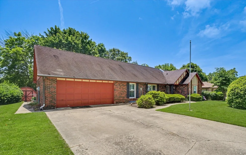 Unit for sale at 304 Cherokee Drive, Georgetown, IL 61846