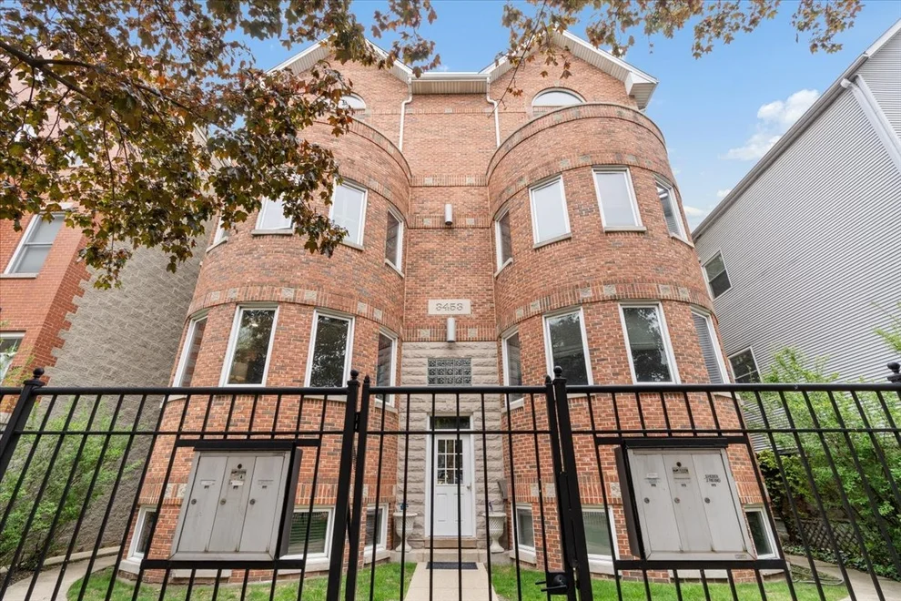 Unit for sale at 3453 N RACINE Avenue, Chicago, IL 60657