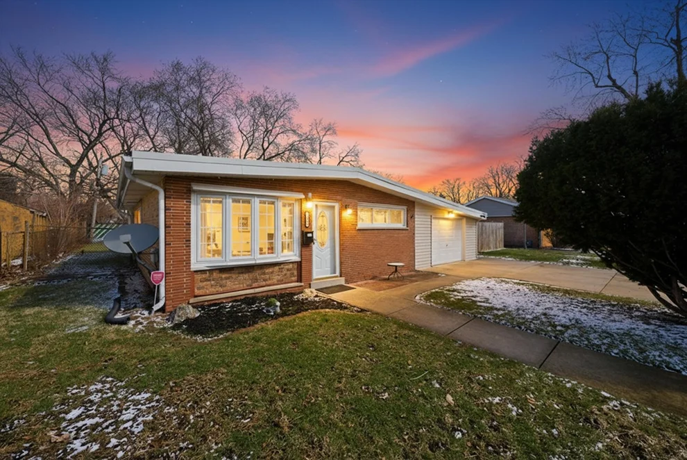 Unit for sale at 7932 W 98th Place, Hickory Hills, IL 60457