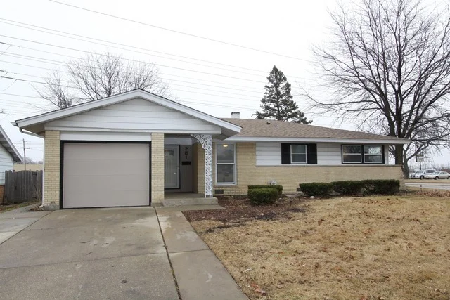 Unit for sale at 281 Wildwood Road, ELK GROVE VILLAGE, IL 60007