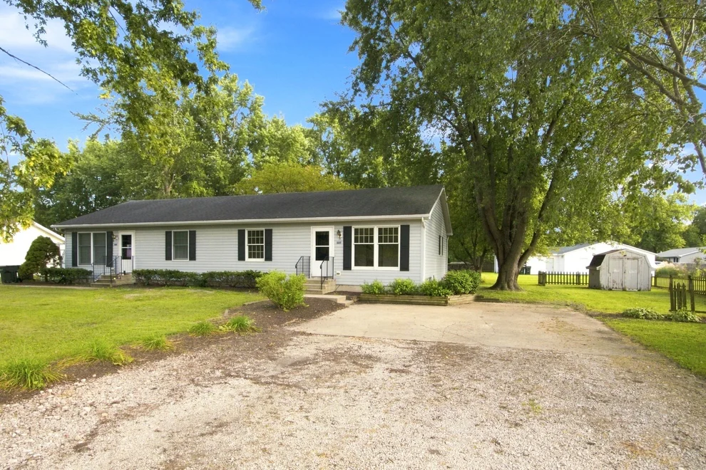 Unit for sale at 335-337 W 1st Street, Braidwood, IL 60408