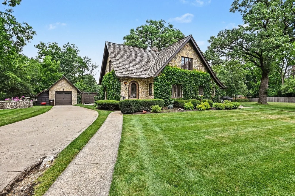Unit for sale at 1 Kellogg Lane, Crystal Lake, IL 60014