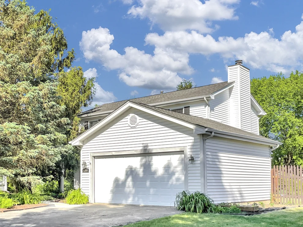 Unit for sale at 1060 THORNEWOOD Lane, Algonquin, IL 60102