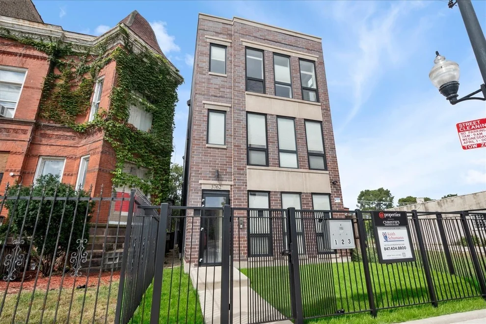 Unit for sale at 3762 S Indiana Avenue, Chicago, IL 60653