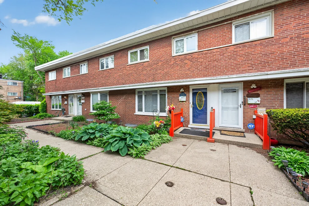 Unit for sale at 606 South Boulevard, Evanston, IL 60202