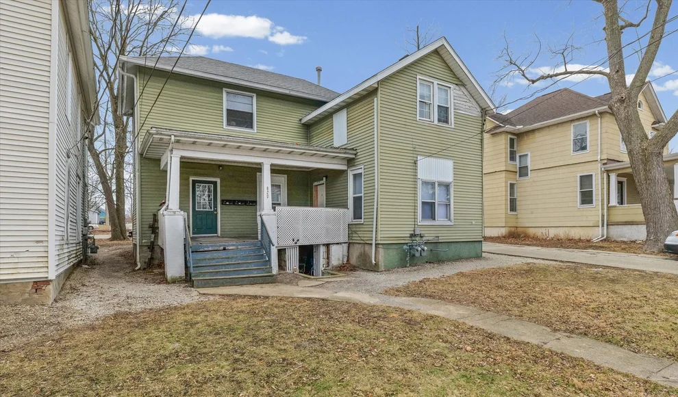 Unit for sale at 820 W Washington Street, Bloomington, IL 61701