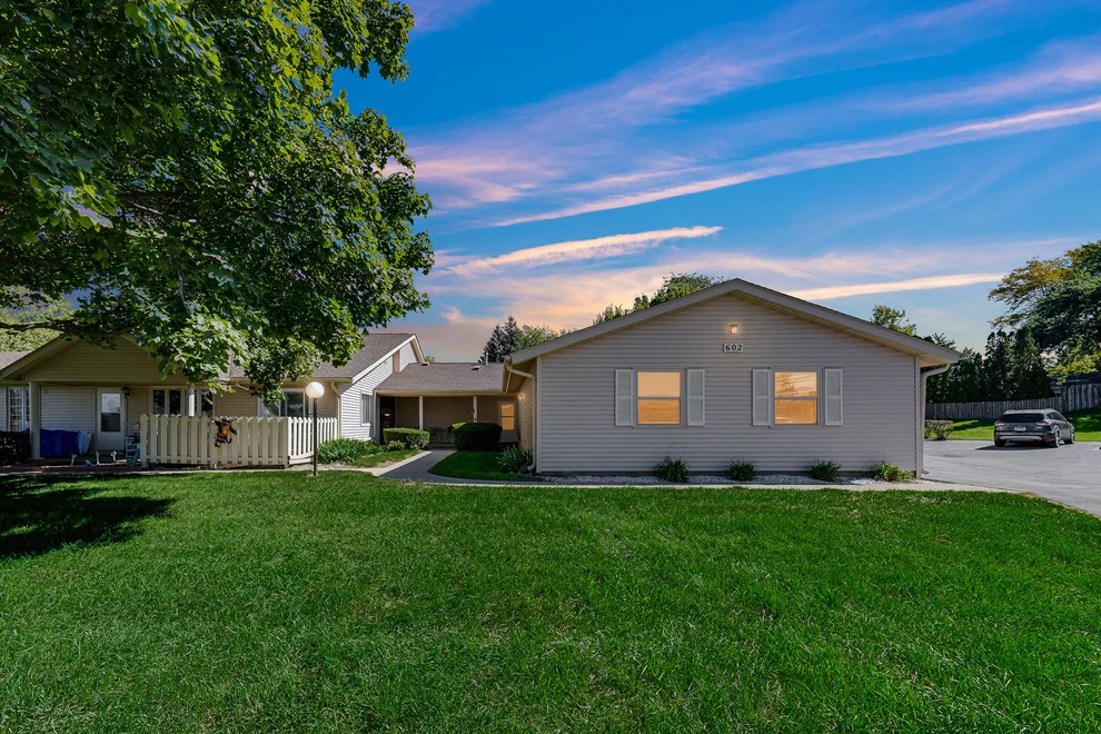 Unit for sale at 602 Devonshire Court, McHenry, IL 60050