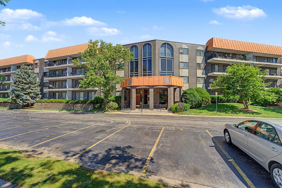 Unit for sale at 4900 Foster Street, Skokie, IL 60077
