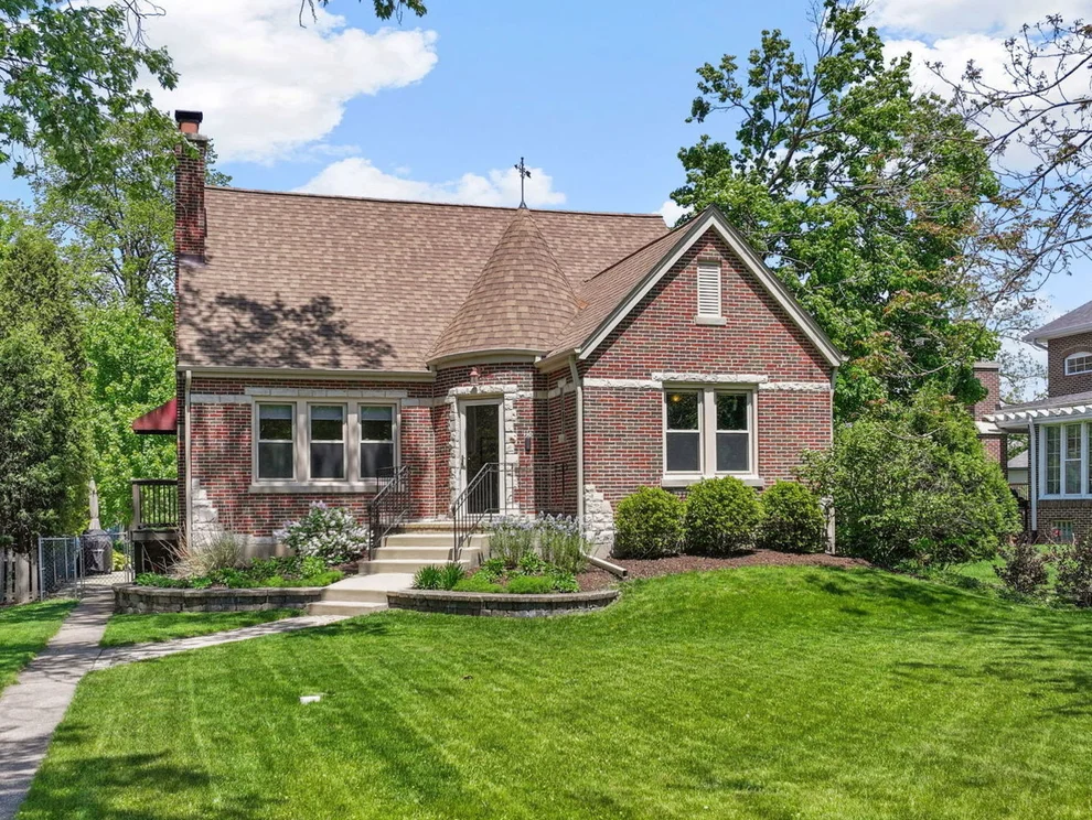 Unit for sale at 116 E Maple Street, Lombard, IL 60148