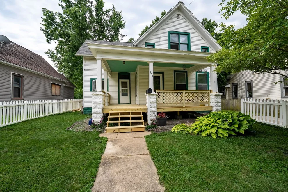 Unit for sale at 906 W Taylor Street, Bloomington, IL 61701