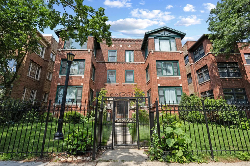 Unit for sale at 4436 N Malden Street, Chicago, IL 60640