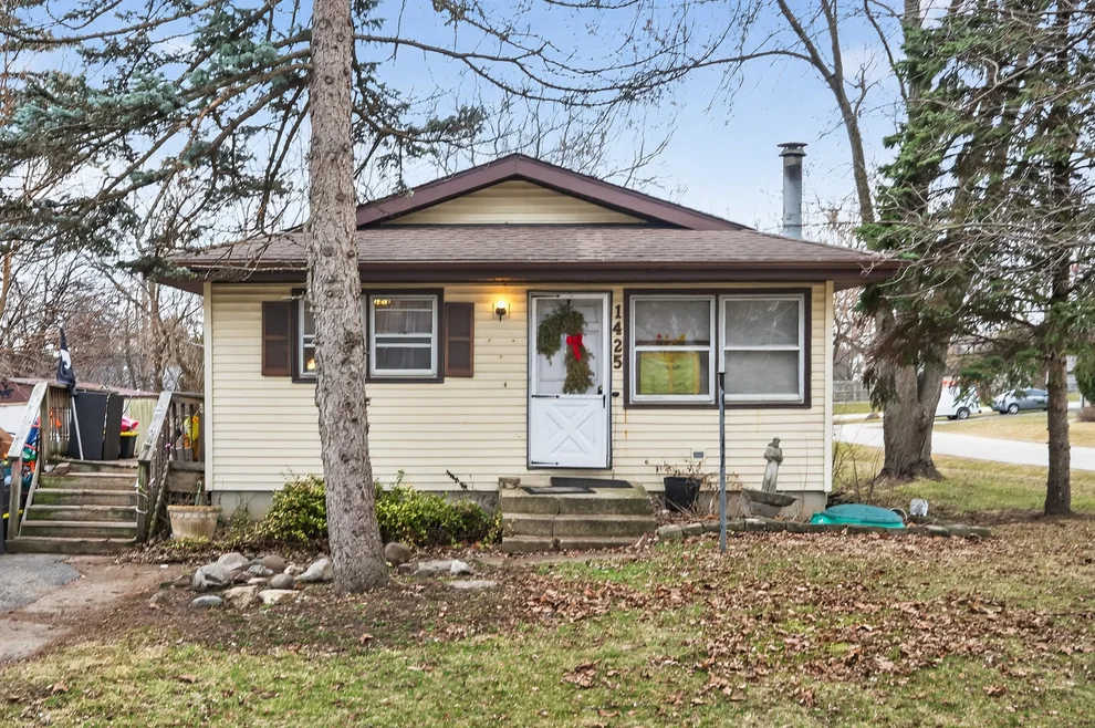 Unit for sale at 1425 Washington Street, Lake In The Hills, IL 60156