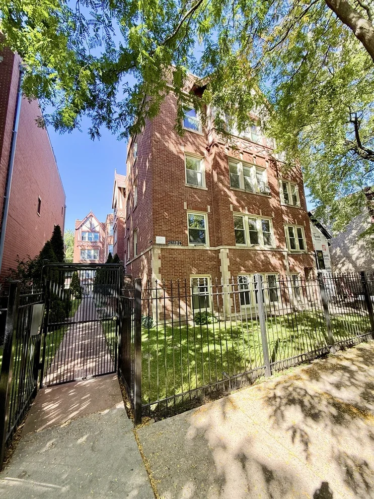 Unit for sale at 2922.5 N SACRAMENTO Avenue, Chicago, IL 60618