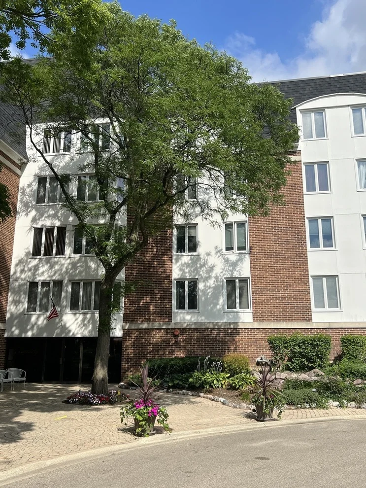 Unit for sale at 250 Lake Boulevard, Buffalo Grove, IL 60089