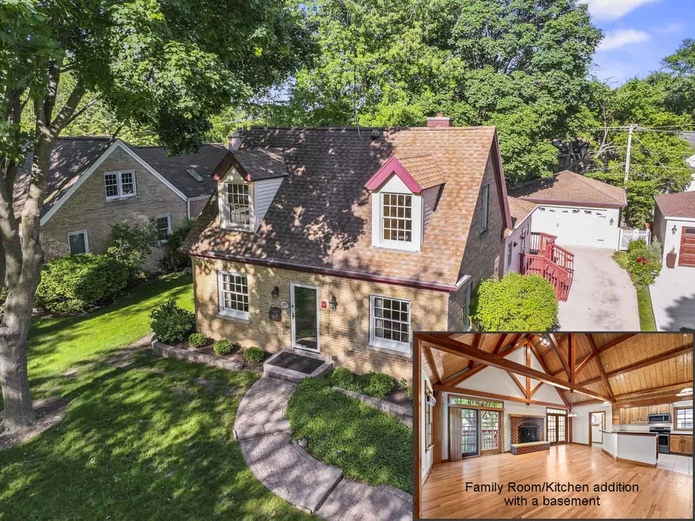 Unit for sale at 107 N Elmhurst Avenue, Mount Prospect, IL 60056