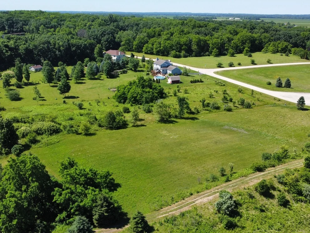 Unit for sale at 810 Indian, Woodstock, IL 60098