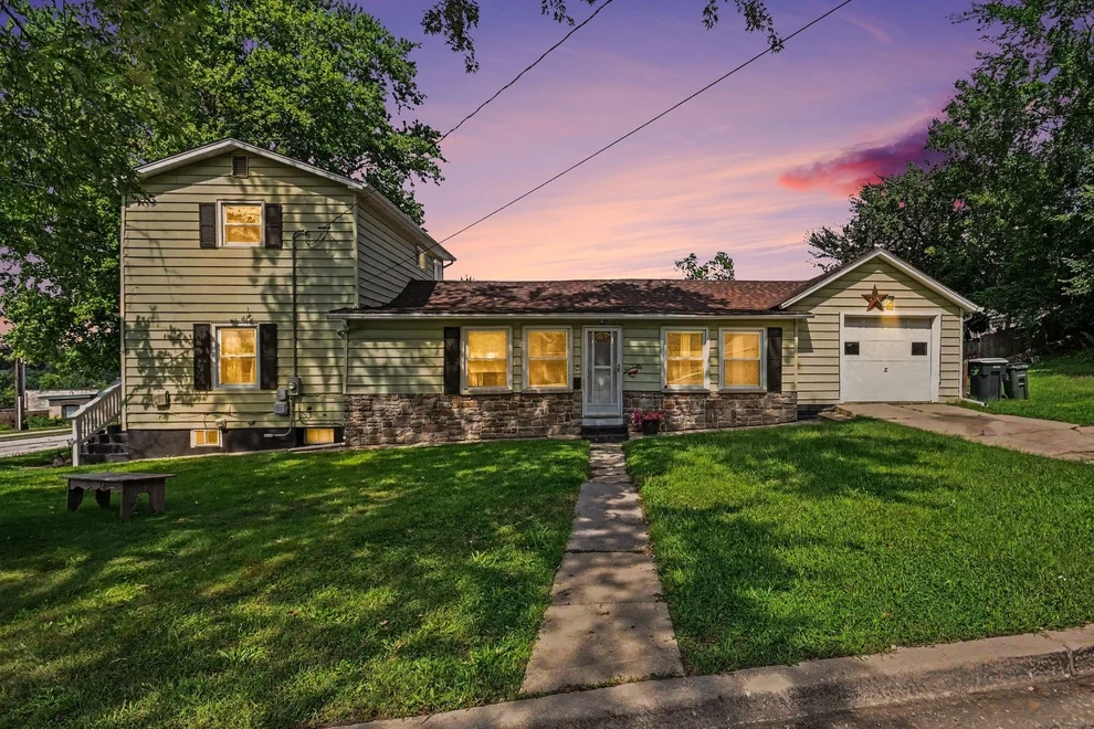 Unit for sale at 404 N River Street, Batavia, IL 60510