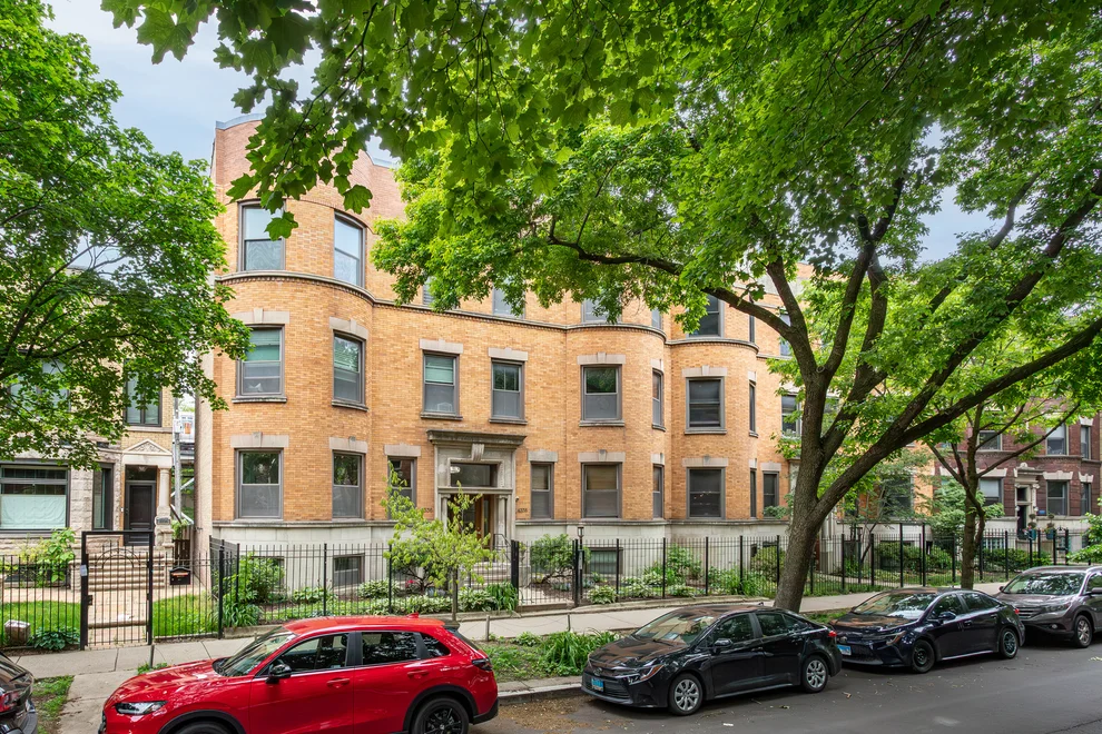 Unit for sale at 4336 N Kenmore Avenue, Chicago, IL 60613