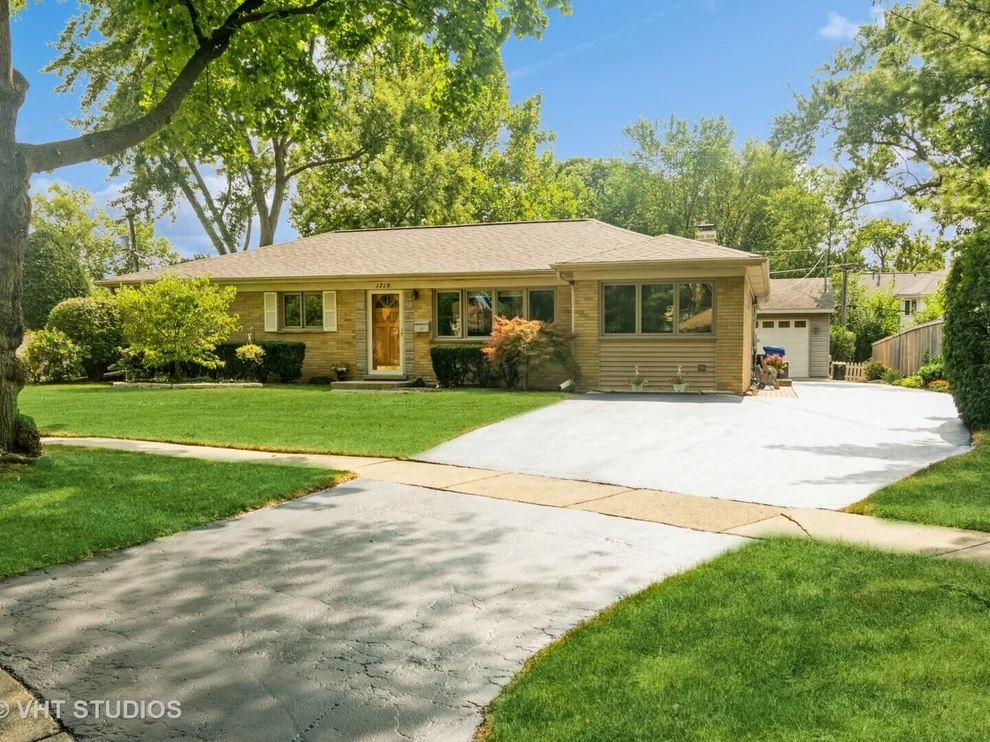 Unit for sale at 1715 Verde Court, Mount Prospect, IL 60056