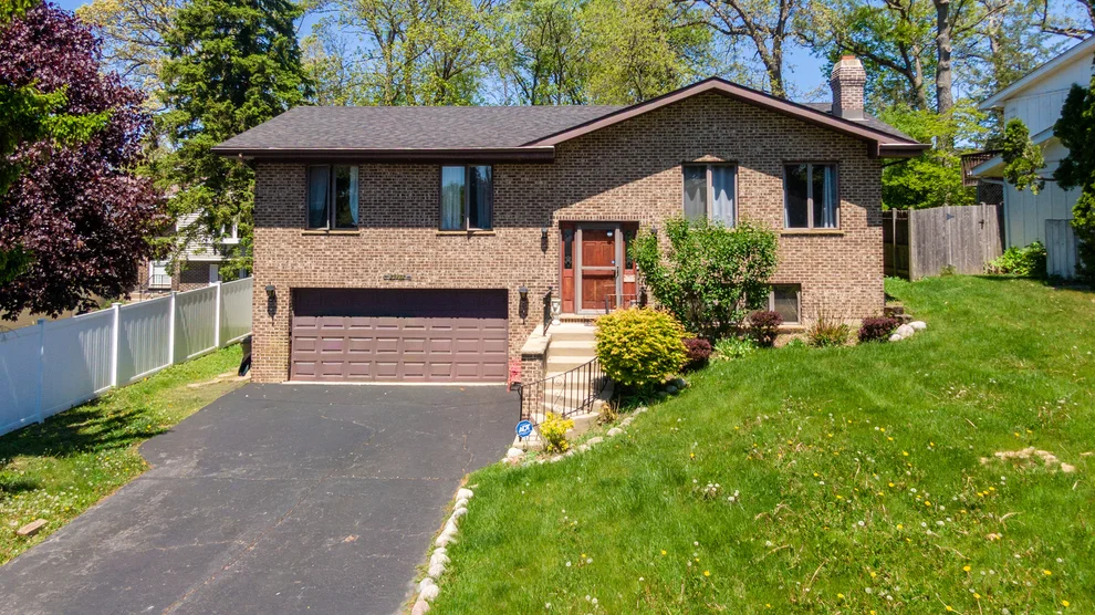 Unit for sale at 25172 W Columbia Bay Drive, Lake Villa, IL 60046