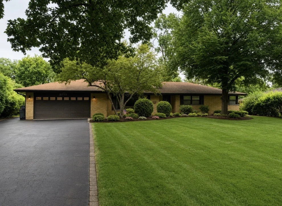 Unit for sale at 2285 Thorntree Lane, Palatine, IL 60067
