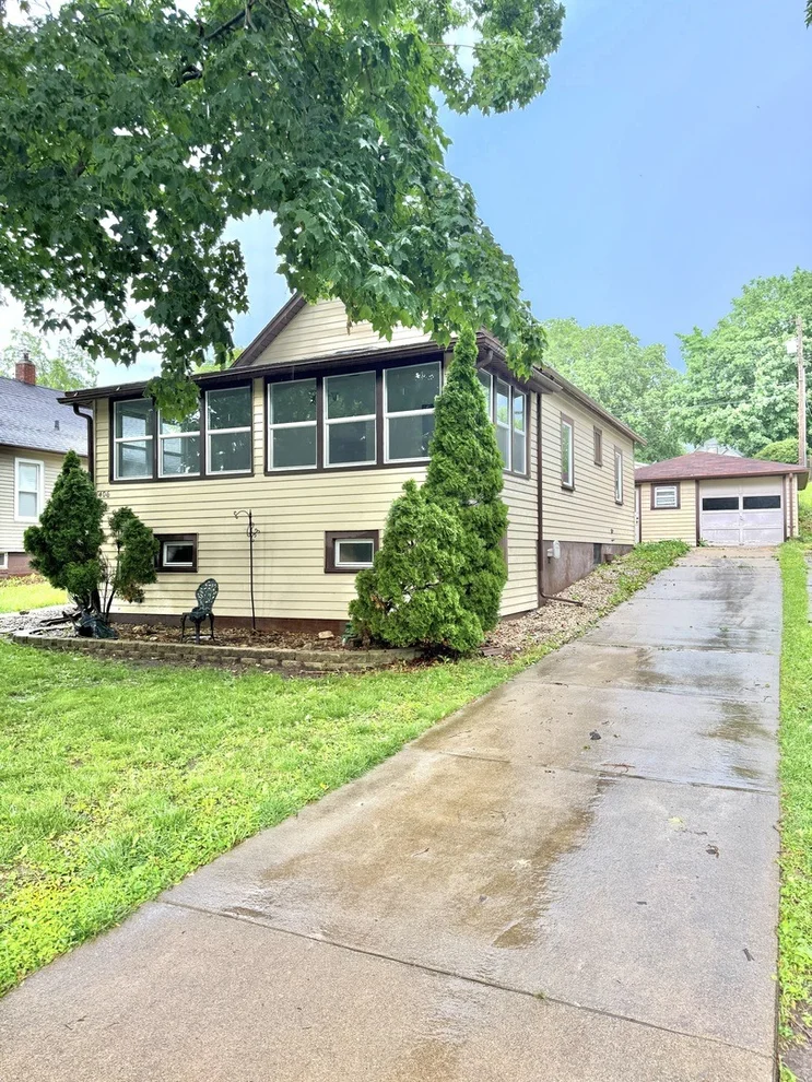 Unit for sale at 406 E Saint Paul Street, Spring Valley, IL 61362