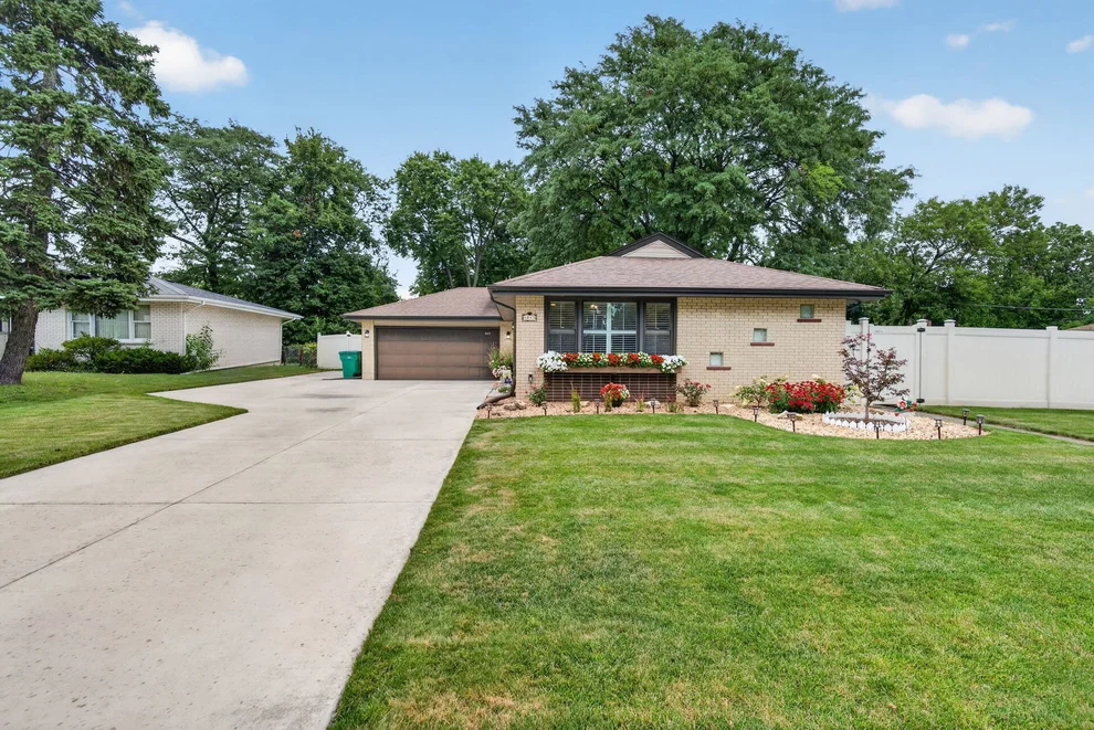 Unit for sale at 1043 Walter Street, Lemont, IL 60439