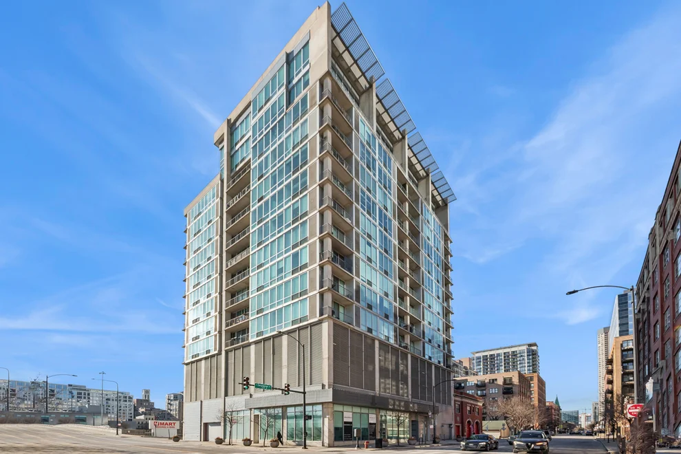 Unit for sale at 700 W Van Buren Street, Chicago, IL 60607