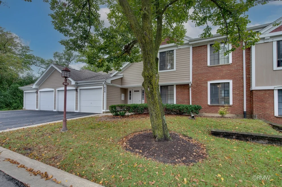 Unit for sale at 404 Sandalwood Lane, Schaumburg, IL 60193