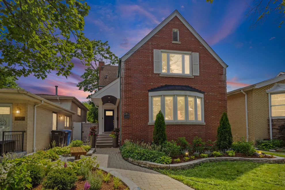Unit for sale at 6133 N LENOX Avenue, Chicago, IL 60646
