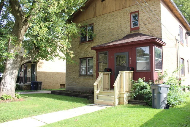 Unit for sale at 609 -611 Lincoln Avenue, ELGIN, IL 60120