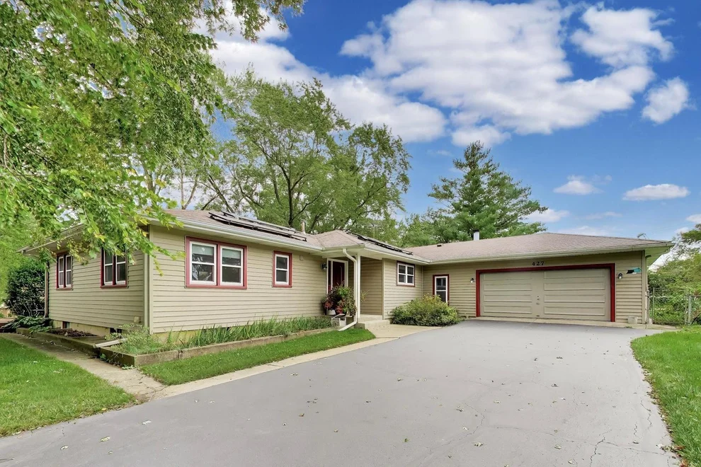 Unit for sale at 427 W Helen Road, Palatine, IL 60067