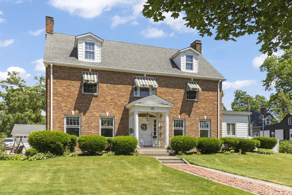 Unit for sale at 211 N Main Street, Lombard, IL 60148
