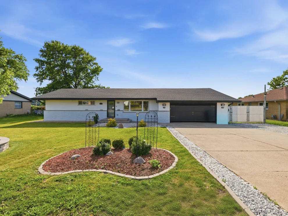 Unit for sale at 13418 S Old Orchard Lane W, Lockport, IL 60441
