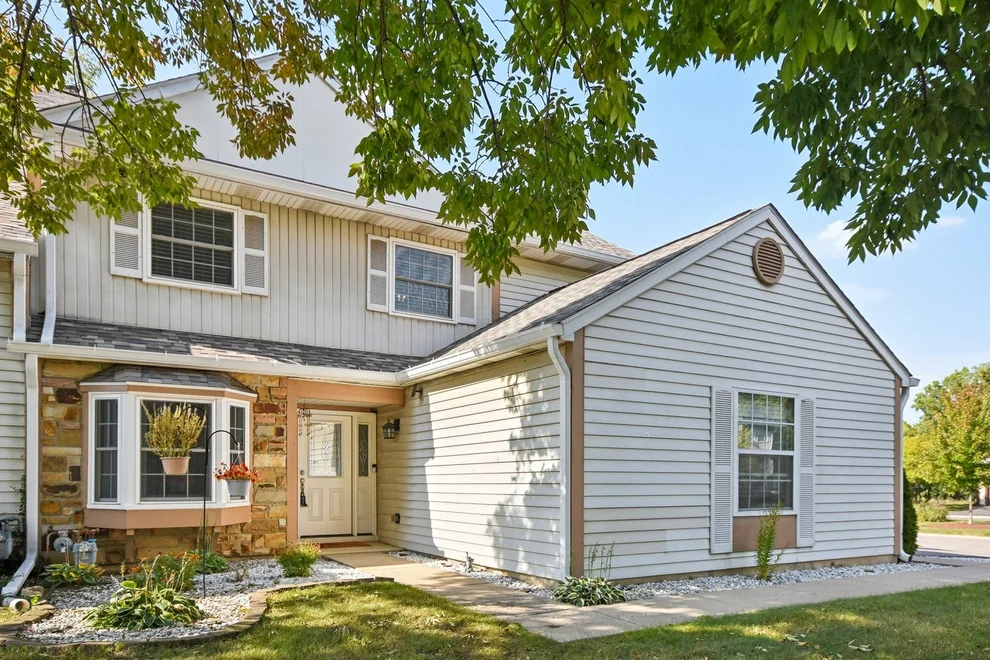 Unit for sale at 345 Ascot Lane, Streamwood, IL 60107