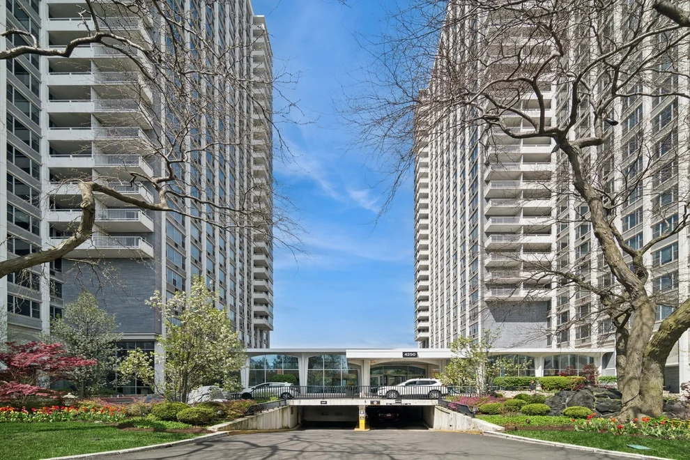 Unit for sale at 4250 N Marine Drive, Chicago, IL 60613