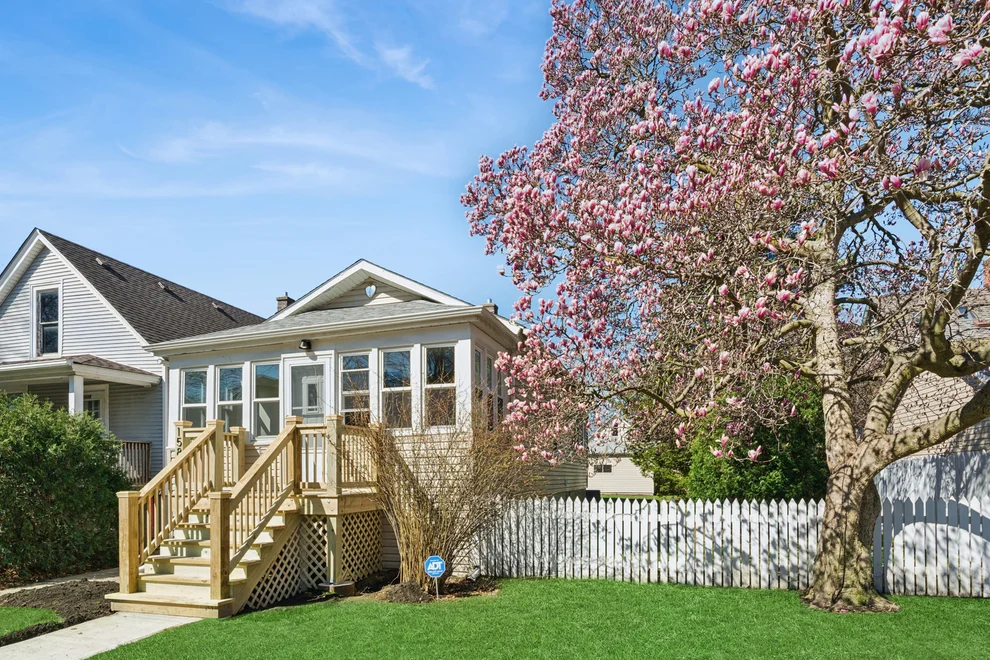 Unit for sale at 1580 Florence Avenue, Evanston, IL 60201