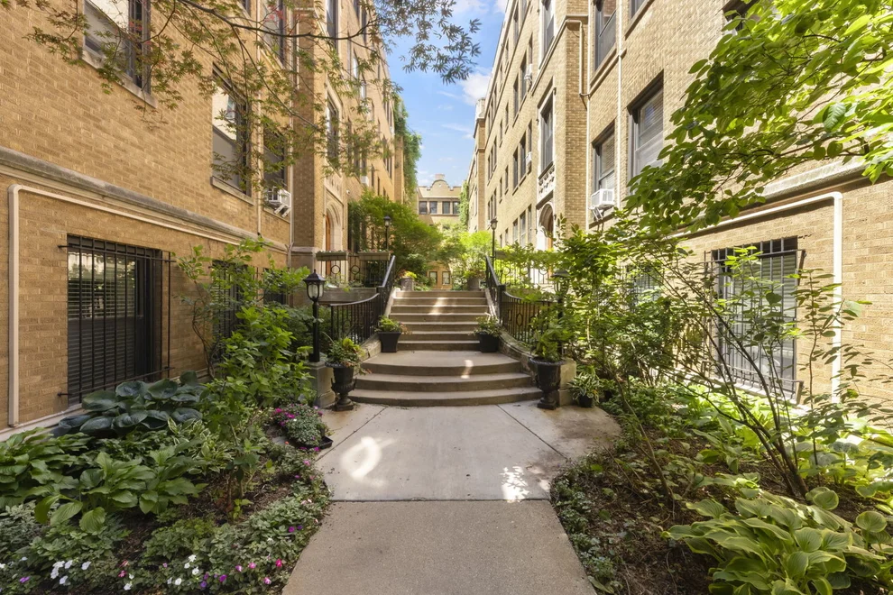 Unit for sale at 640 W Waveland Avenue, Chicago, IL 60613