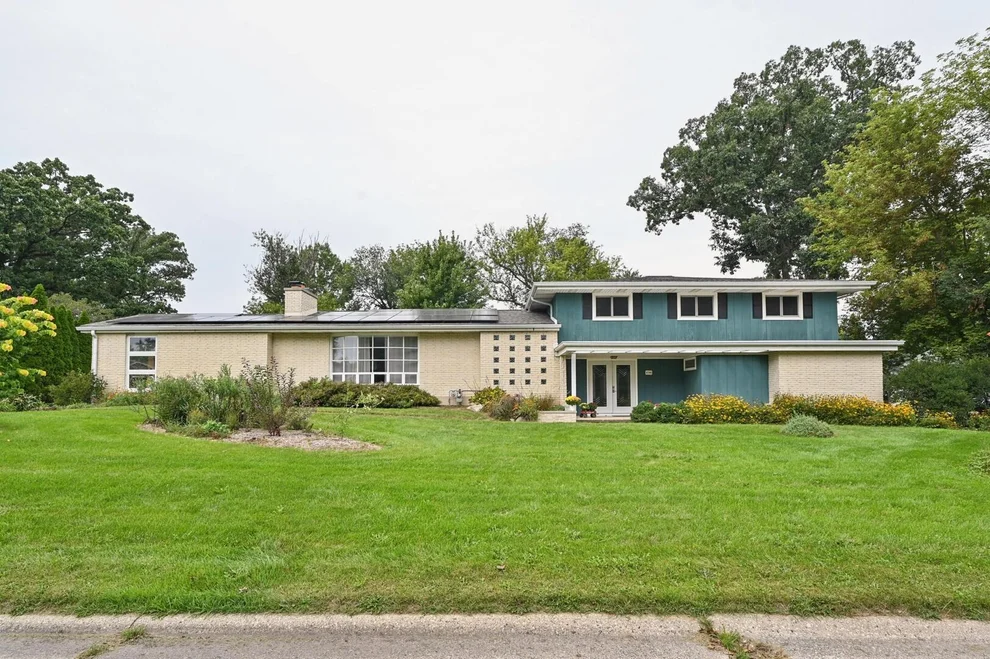 Unit for sale at 4708 N Burman Drive, Crystal Lake, IL 60014