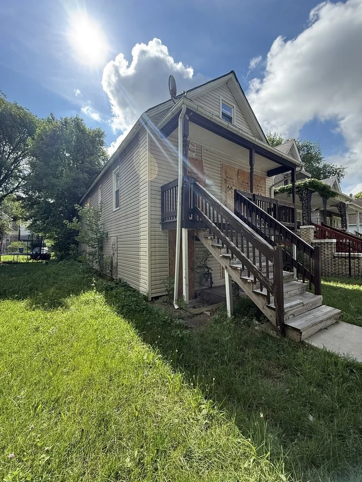Unit for sale at 8417 S ESCANABA Avenue, Chicago, IL 60617